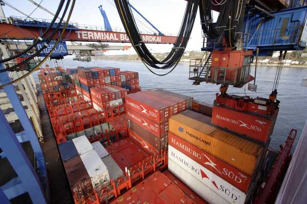 Elektronische EU-Vorabanmeldung in 11 Ländern 1 Warenvorabanmeldung: Hamburg Süd Container bei der Entladung am Hafen